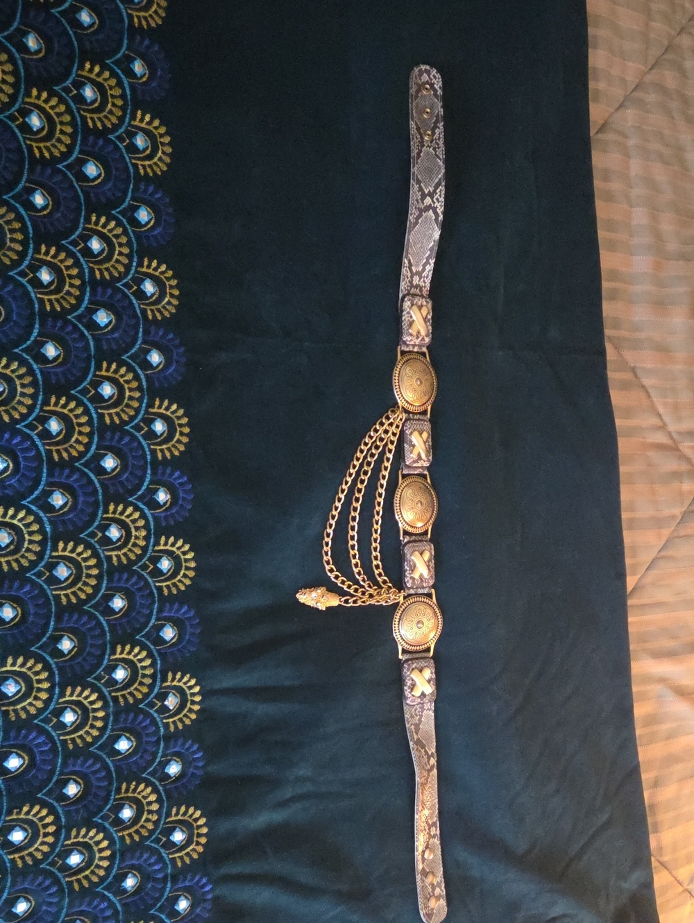 Captiva Collectable Vintage Gold Chain/ Medallion/Leather Womens Belt M
